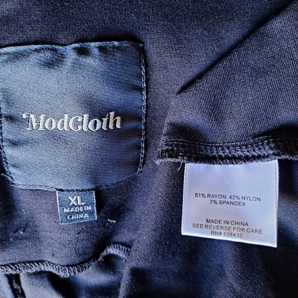 ModCloth Women's Navy & White V neck Sleeveless Dress W Piping Design - Size XL - Picture 10 of 10